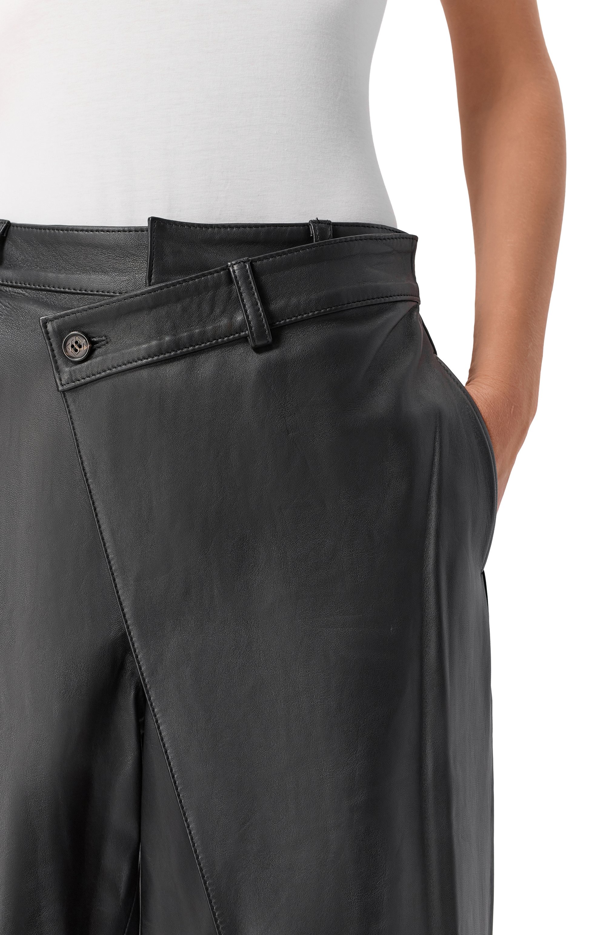 Кожаные брюки GIUSEPPE DI MORABITO черного цвета по цене 235500 руб., арт. 05FW2PA103P 05351, фото 5 Кожаные брюки GIUSEPPE DI MORABITO, арт. 05FW2PA103P 05351, фото 5