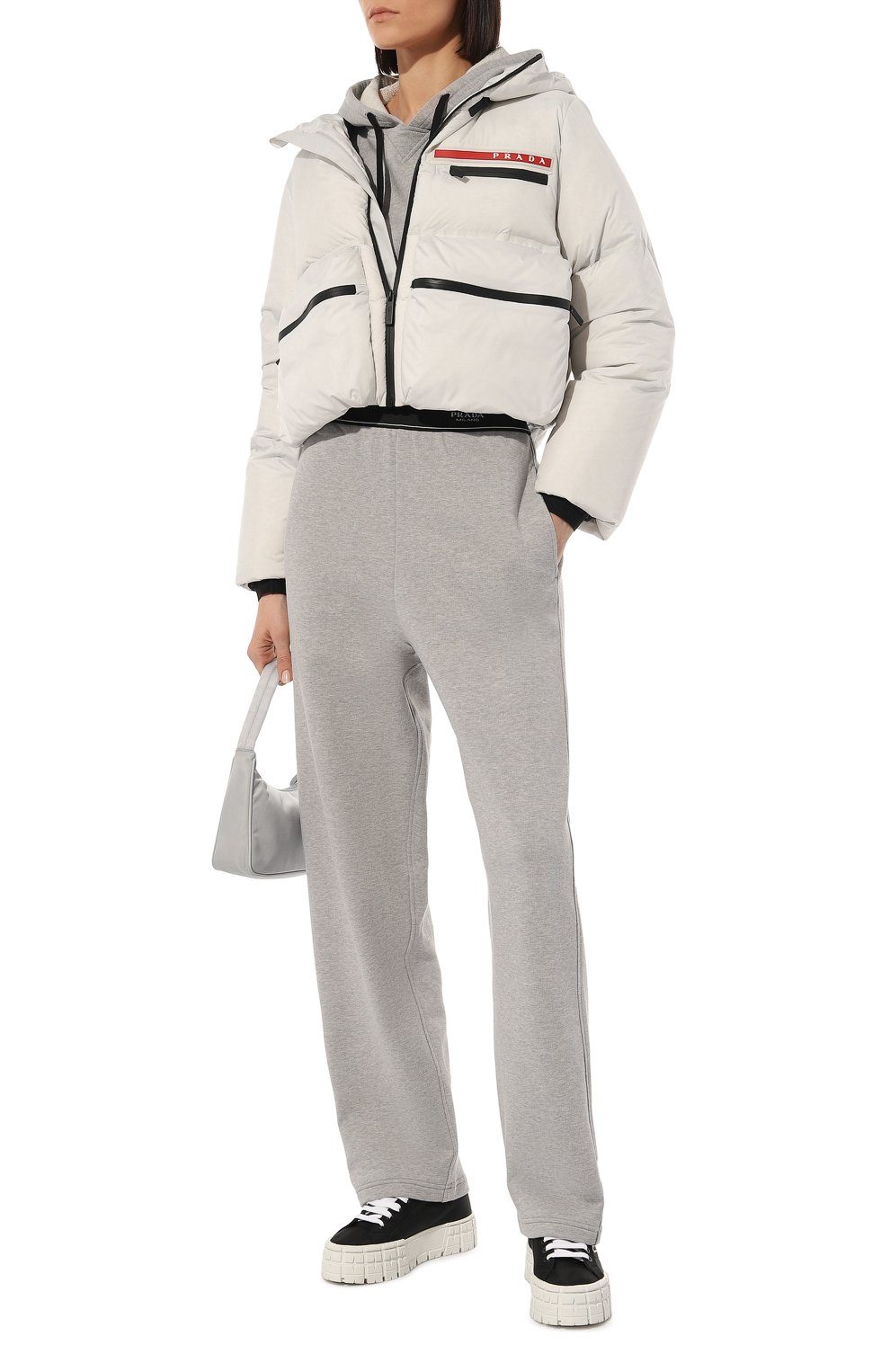 Пуховик prada linea rossa PRADA белого цвета по цене 250000 руб., арт. 29X698-1YV2-F0K74-202, фото 2 Пуховик prada linea rossa PRADA, арт. 29X698-1YV2-F0K74-202, фото 2