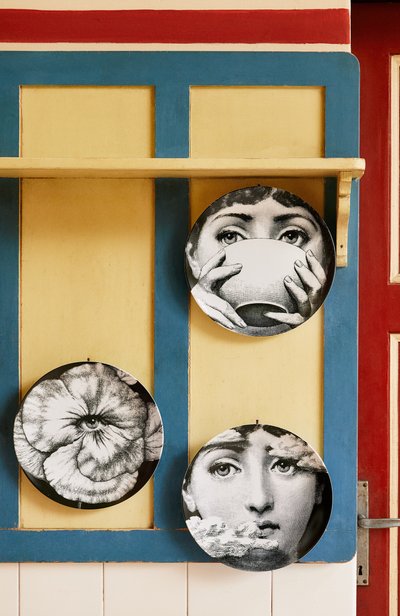 Декоративная тарелка tema e variazioni n.191 FORNASETTI черно-белого цвета по цене 22500 руб., арт. PTV191X, фото 4 Декоративная тарелка tema e variazioni n.191 FORNASETTI, арт. PTV191X, фото 4