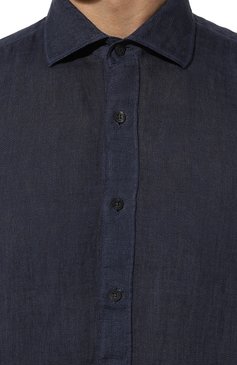 Мужская льняная рубашка 120% LINO темно-синего цвета, арт. 31ALIM1311/0000115/S00 | Фото 5 (Манжеты: На пуговицах; Р�укава: Длинные; Воротник: Акула; Случай: Повседневный; Длина (для топов): Стандартные; Материал сплава: Проставлено; Материал внешний: Лен; Принт: Однотонные; Драгоценные камни: Проставлено; Стили: Кэжуэл)