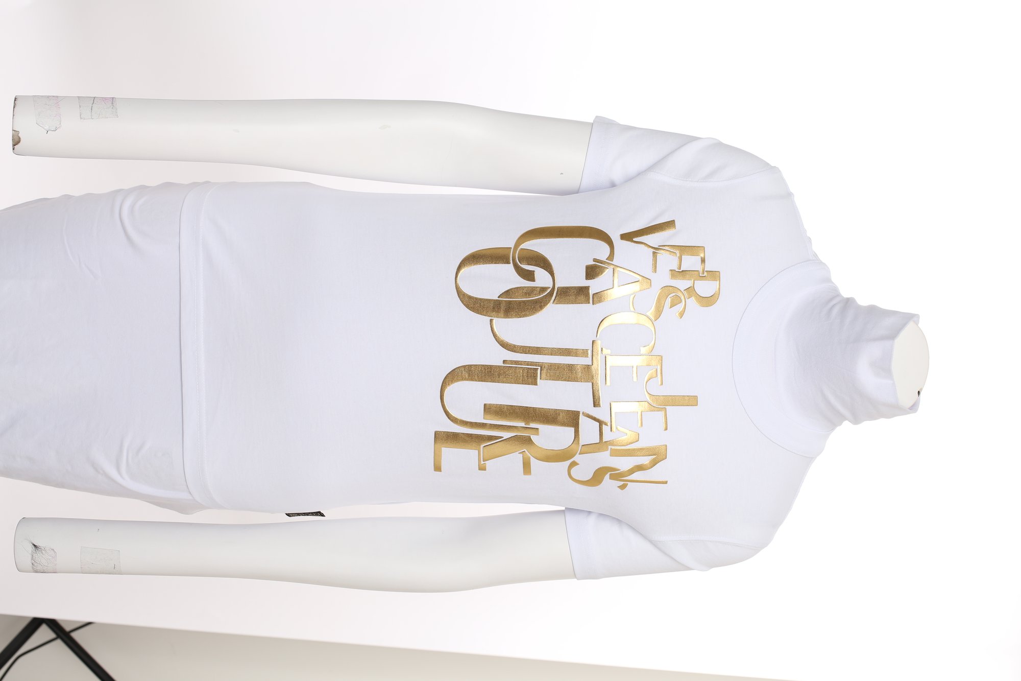 Хлопковая футболка VERSACE JEANS COUTURE белого цвета по цене 10500 руб., арт. B2HZB7TC-ZDM613 REG 25 THICK F0IL/30319, фото 6 Хлопковая футболка VERSACE JEANS COUTURE, арт. B2HZB7TC-ZDM613 REG 25 THICK F0IL/30319, фото 6