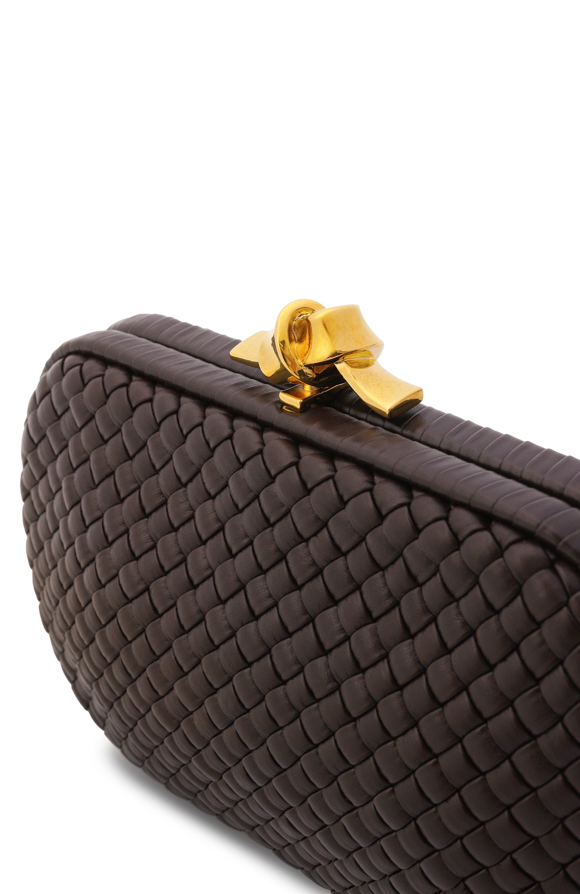 Клатч tosca knot BOTTEGA VENETA темно-коричневого цвета по цене 551000 руб., арт. 866062/V2EZ0, фото 6 Клатч tosca knot BOTTEGA VENETA, арт. 866062/V2EZ0, фото 6