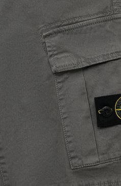 Детские хлопковые брюки STONE ISLAND серого цвета, арт. 30215/8 | Фото 3 (Случай: Повседневный; Материал сплава: Проставлено; Нос: Не проставлено; Материал внешний: Хлопок)