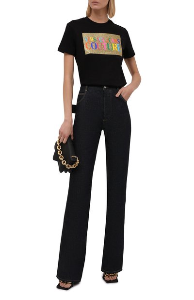 Хлопковая футболка VERSACE JEANS COUTURE черного цвета по цене 18100 руб., арт. 71HAHT07-71DP613 R 23 L0G0 C0L. GLITTER/CJ00T, фото 2 Хлопковая футболка VERSACE JEANS COUTURE, арт. 71HAHT07-71DP613 R 23 L0G0 C0L. GLITTER/CJ00T, фото 2
