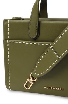 Женская сумка gigi small MICHAEL MICHAEL KORS хаки цвета, арт. 30T4G3GM5L | Фото 3 (Материал: Натуральная кожа; Ремень/цепочка: На ремешке; Драгоценные камни: Проставлено; Размер: small; Материал сплава: Проставлено)