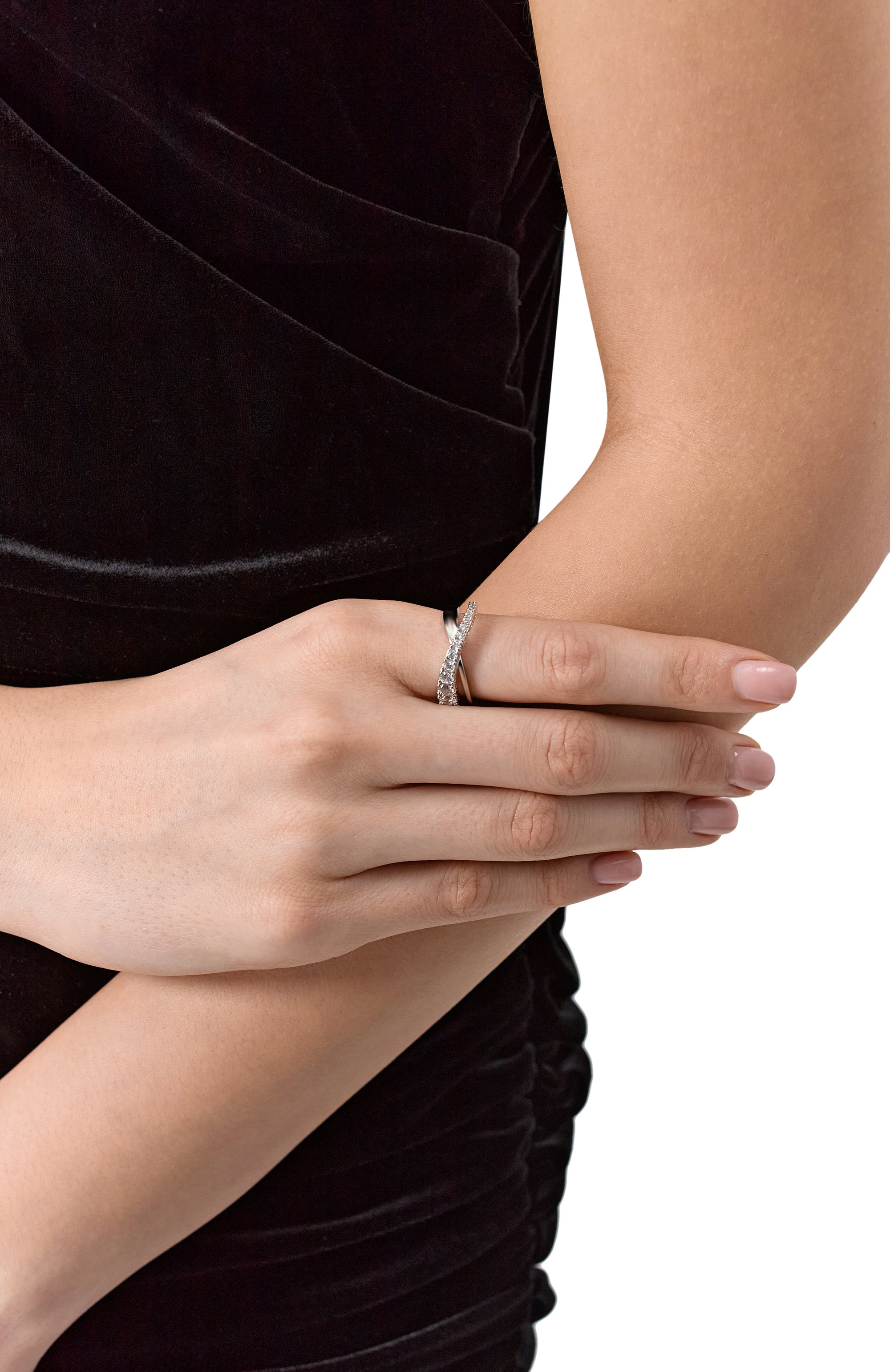 Кольцо hyperbola SWAROVSKI серебряного цвета по цене 18300 руб., арт. 5563911, фото 2 Кольцо hyperbola SWAROVSKI, арт. 5563911, фото 2