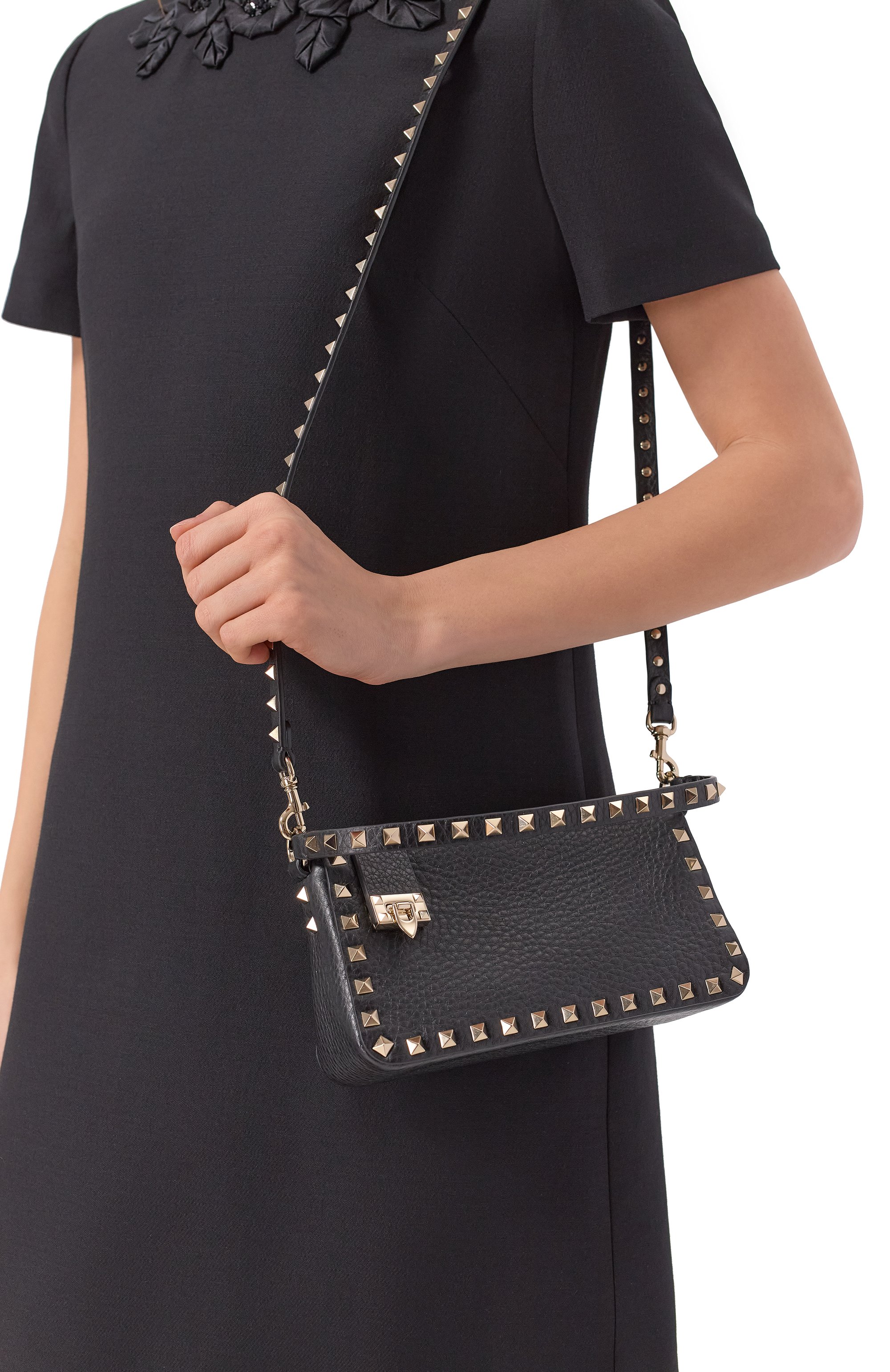 Сумка rockstud small VALENTINO черного цвета по цене 167500 руб., арт. 8W2B0J47/VSF, фото 2 Сумка rockstud small VALENTINO, арт. 8W2B0J47/VSF, фото 2