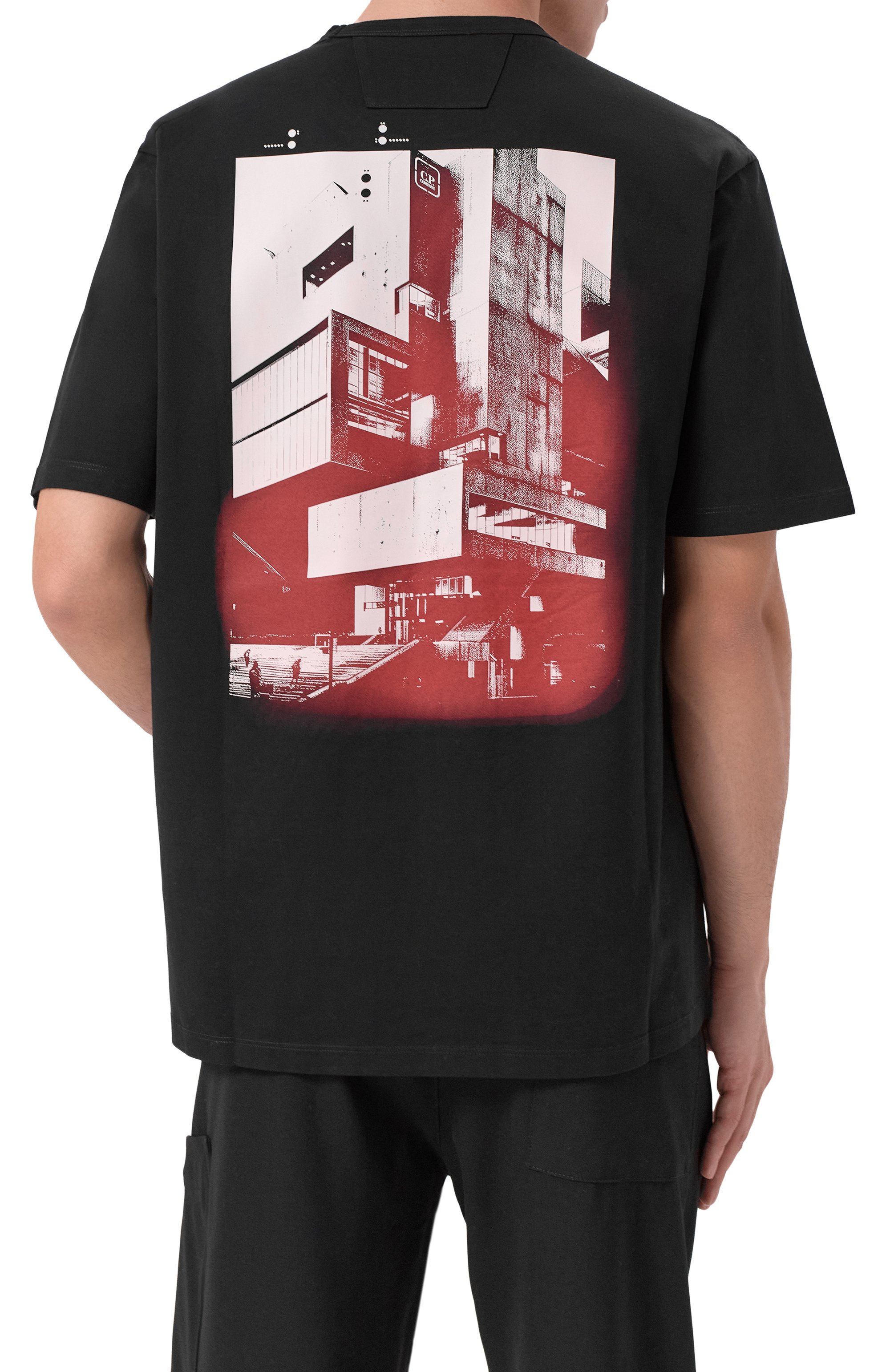 Хлопковая футболка C.P. COMPANY черного цвета по цене 19300 руб., арт. 19CLTS057A006370W, фото 4 Хлопковая футболка C.P. COMPANY, арт. 19CLTS057A006370W, фото 4