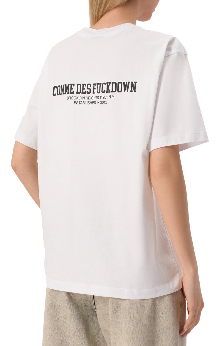 Женская хлопковая футболка COMME DES FUCKDOWN белого цвета, арт. CFABW01315 | Фото 4 (Рукава: Короткие; Длина (для топов): Удлиненные; Материал внешний: Хлопок; Принт: С принтом; Женское Кросс-КТ: Футболка-одежда; Стили: Кэжуэл)