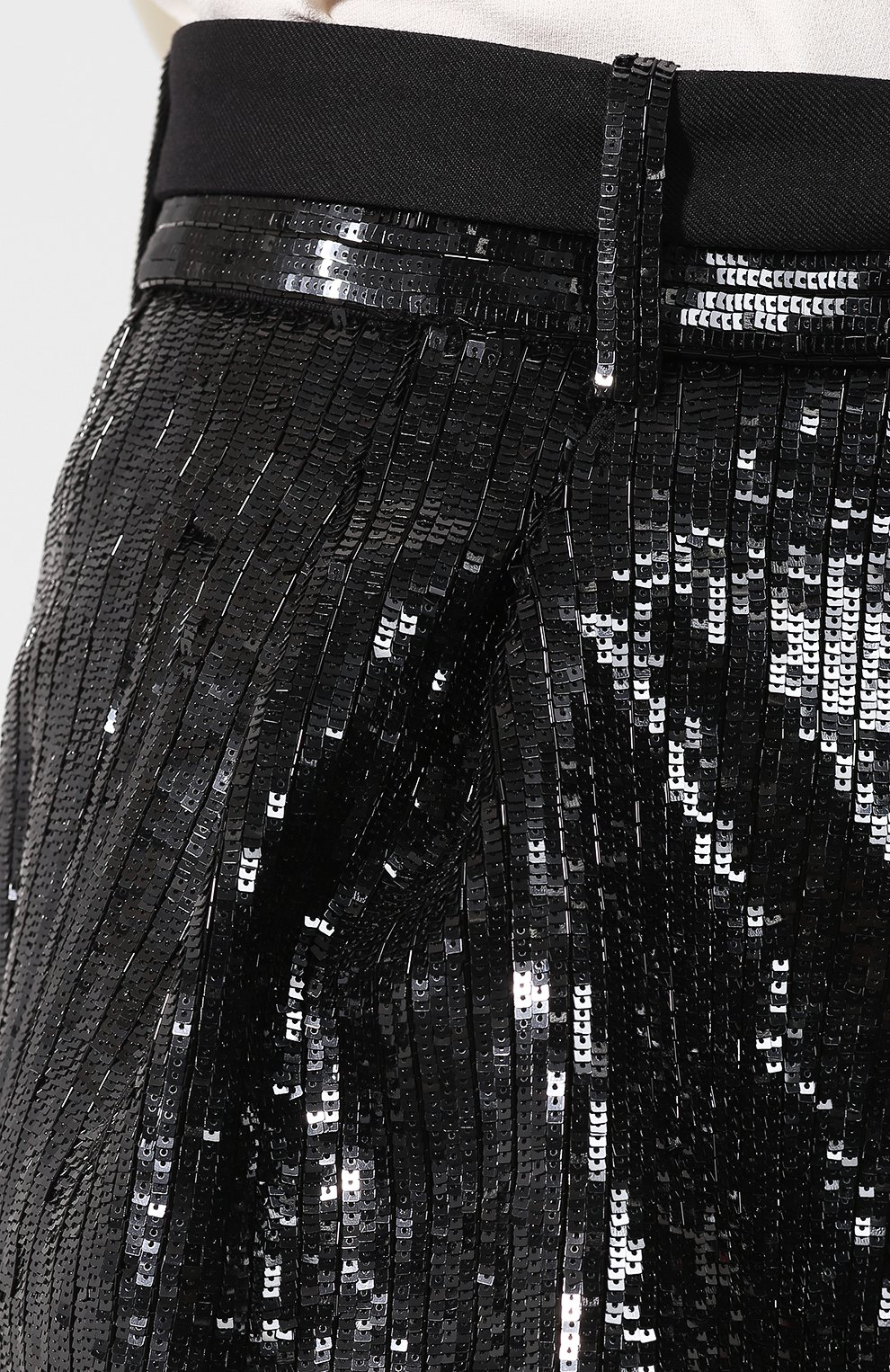 Шерстяные шорты с пайетками SAINT LAURENT черного цвета по цене 346000 руб., арт. 517300/Y404W, фото 5 Шерстяные шорты с пайетками SAINT LAURENT, арт. 517300/Y404W, фото 5