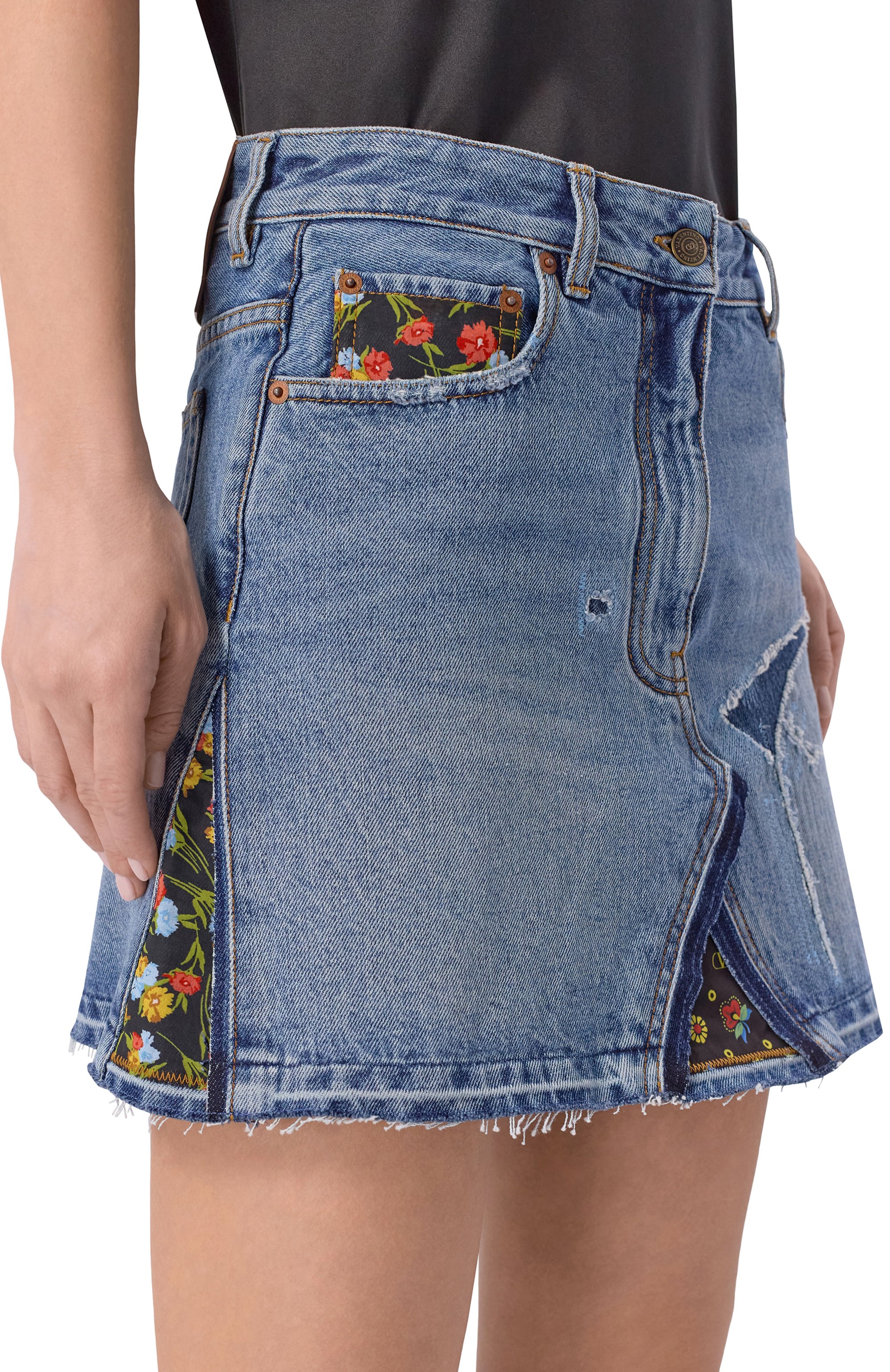 Джинсовая юбка VALENTINO голубого цвета по цене 214500 руб., арт. 8B3DD21C/9YB, фото 5 Джинсовая юбка VALENTINO, арт. 8B3DD21C/9YB, фото 5