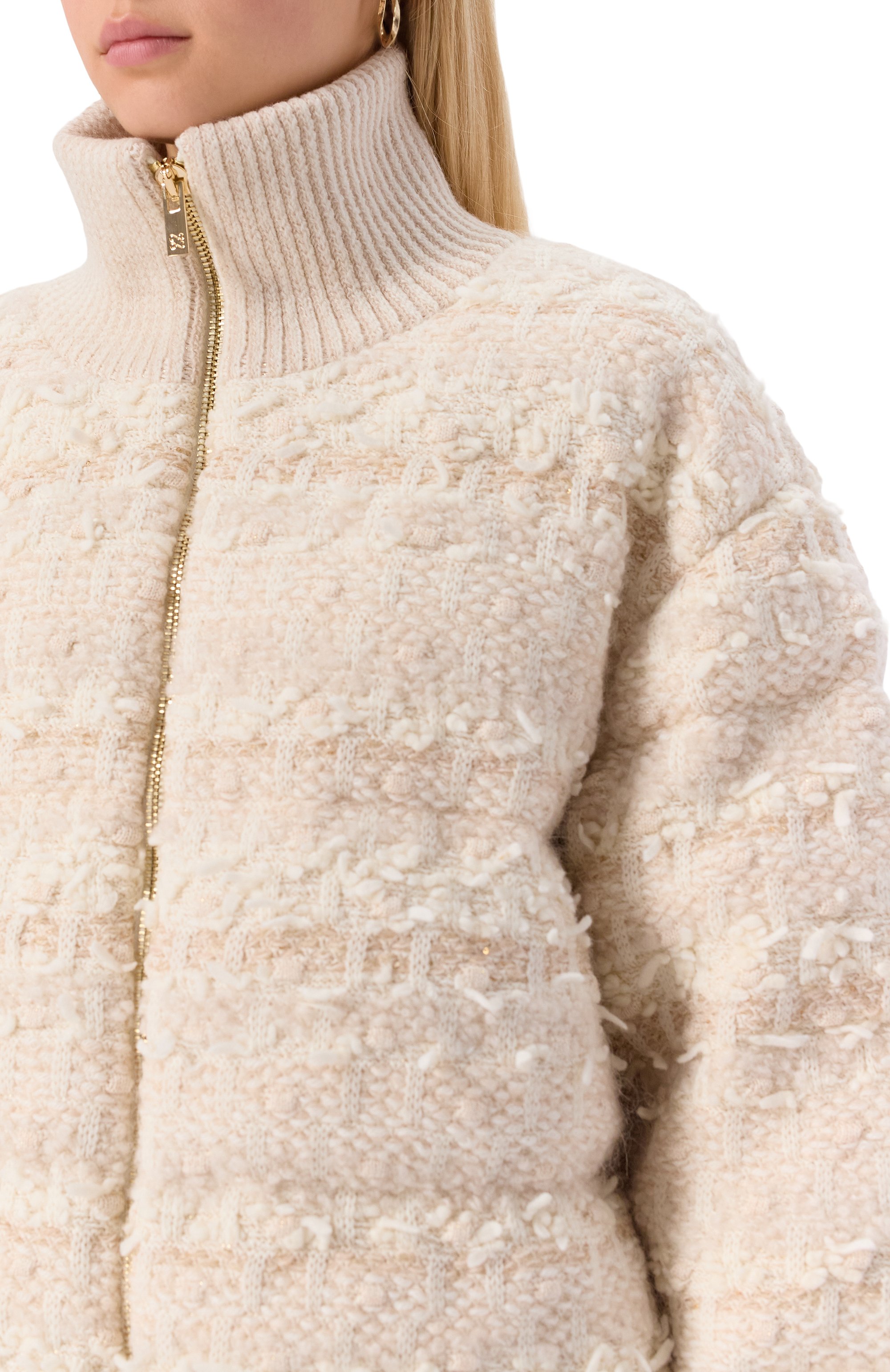 Пуховик AND THE BRAND бежевого цвета по цене 146440 руб., арт. W26-C003-1002-102, фото 5 Пуховик AND THE BRAND, арт. W26-C003-1002-102, фото 5