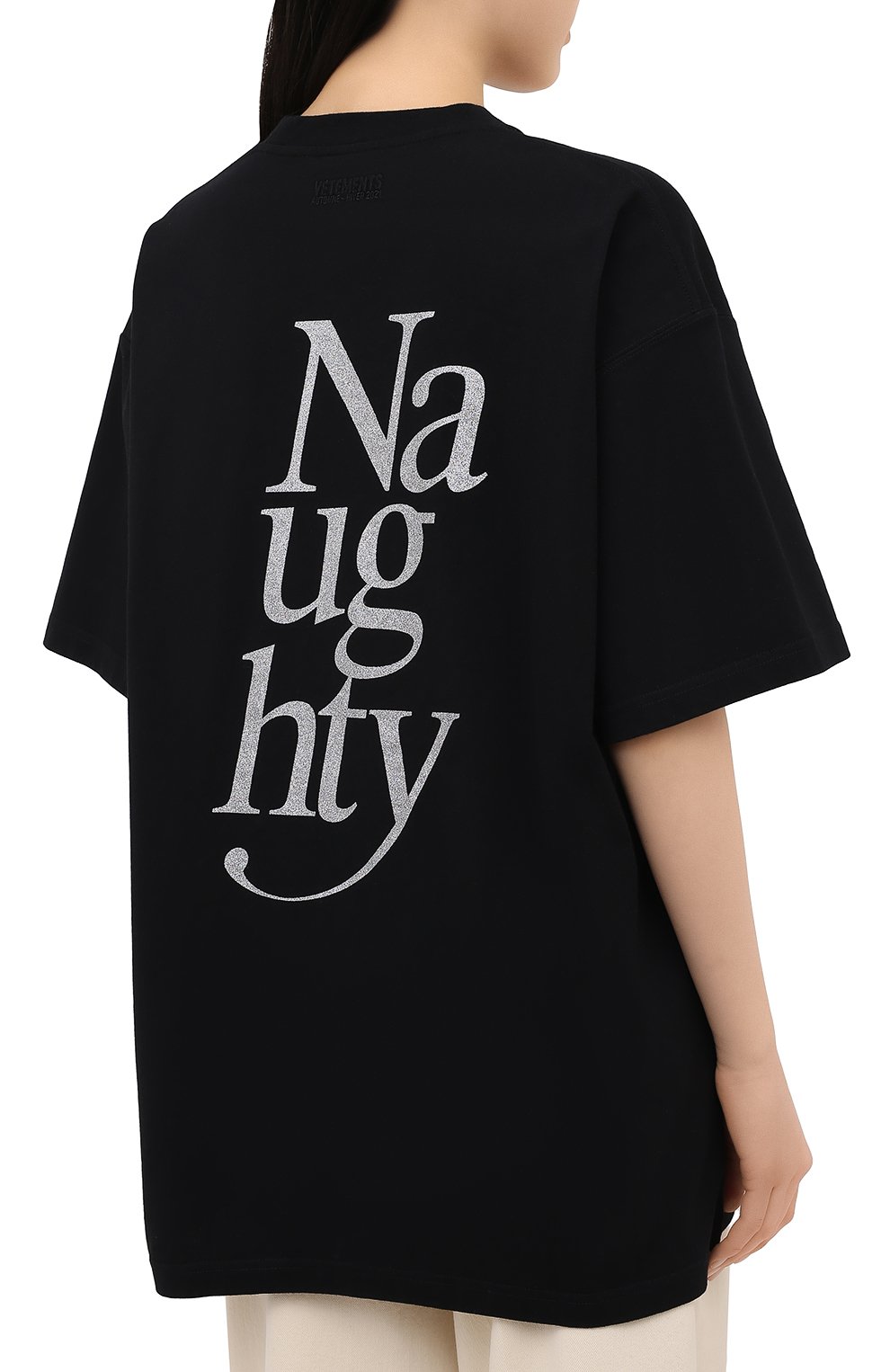 Хлопковая футболка VETEMENTS черного цвета по цене 34050 руб., арт. UAH21TR560 1611/W, фото 4 Хлопковая футболка VETEMENTS, арт. UAH21TR560 1611/W, фото 4