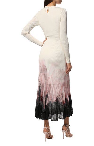 Платье из вискозы ALEXANDER MCQUEEN молочного цвета по цене 347500 руб., арт. 679383/Q1AWG, фото 4 Платье из вискозы ALEXANDER MCQUEEN, арт. 679383/Q1AWG, фото 4