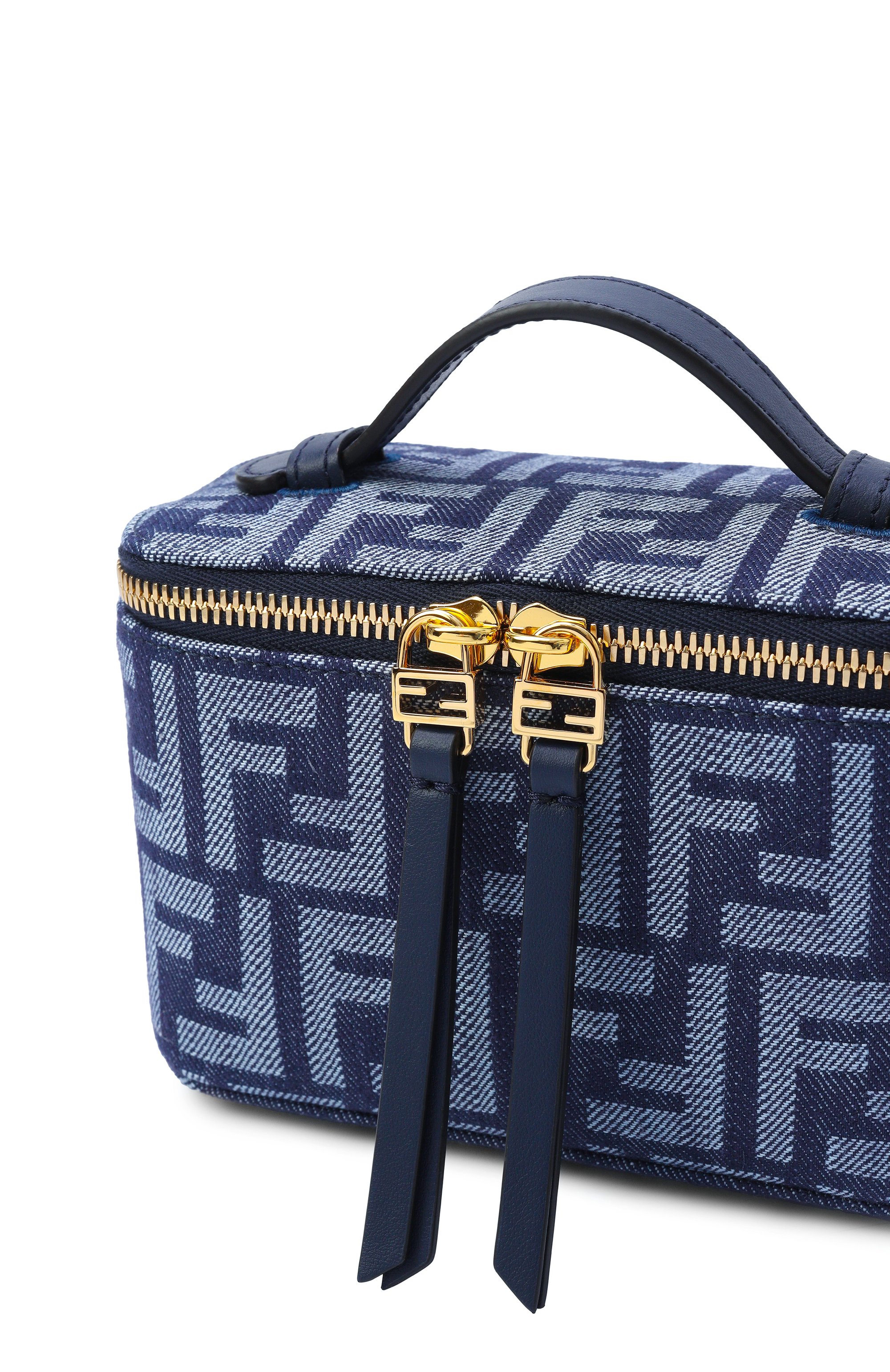 Сумка vanity FENDI синего цвета по цене 249000 руб., арт. 8BS108/AWVA, фото 6 Сумка vanity FENDI, арт. 8BS108/AWVA, фото 6