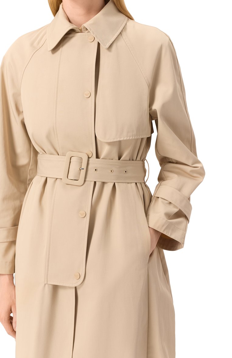 Женский тренч EMPORIO ARMANI бежевого цвета, арт. EW000638/AF12646 | Фото 5 (Рукава: Длинные; Материал подклада: Синтетический материал; Материал сплава: Проставлено; Драгоценные камни: Проставлено; Длина (верхняя одежда): До середины бедра; Стили: Кэжуэл; Кросс-КТ: Куртка; Материал внешний: Хлопок, Синтетический материал)