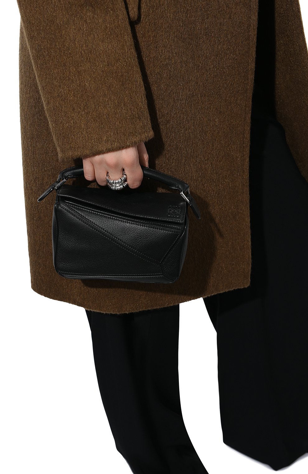 Сумка puzzle mini LOEWE черного цвета по цене 189500 руб., арт. 322.30.U95, фото 2 Сумка puzzle mini LOEWE, арт. 322.30.U95, фото 2