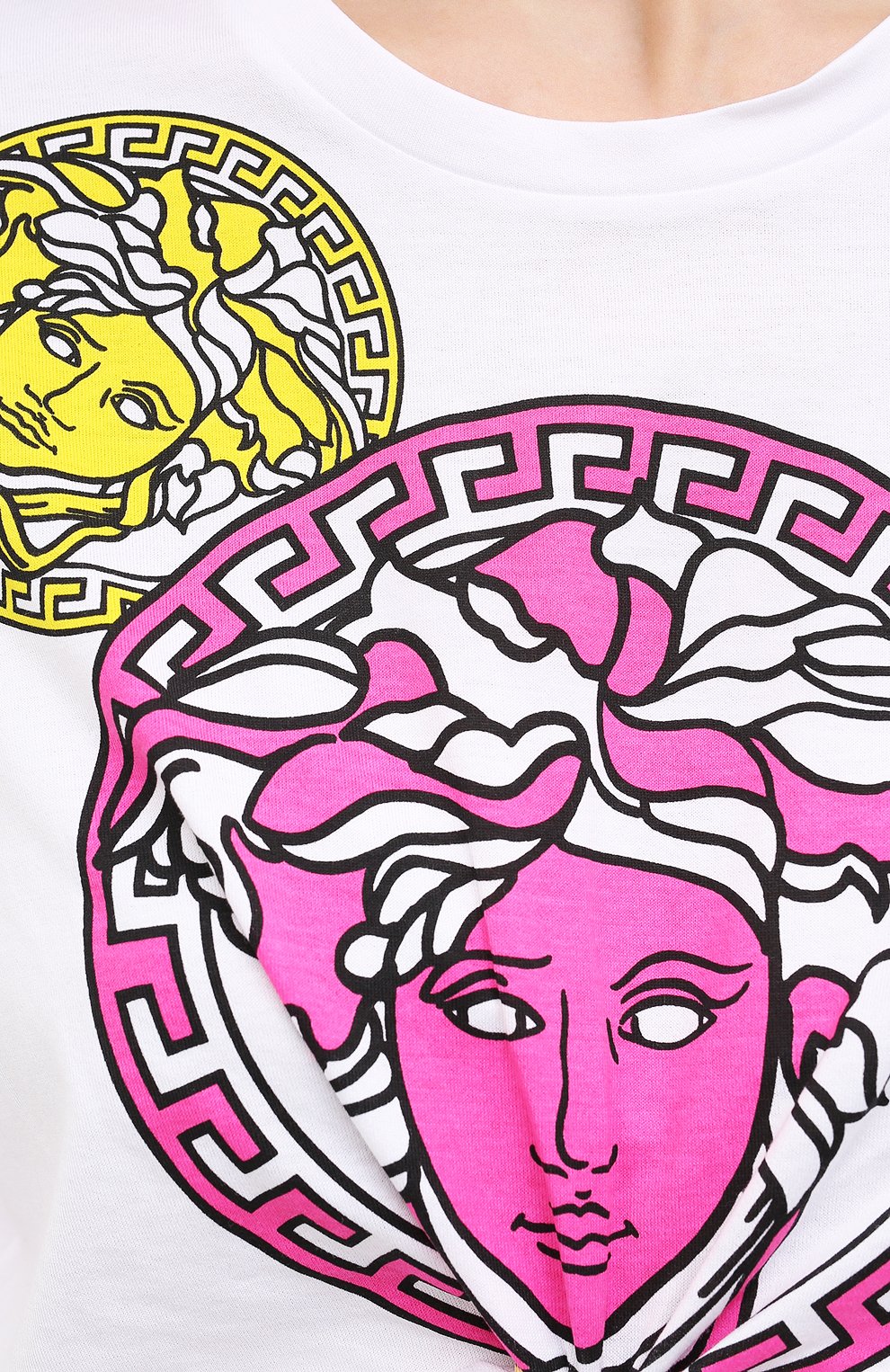Хлопковая футболка VERSACE белого цвета по цене 59200 руб., арт. A88467/A228806, фото 5 Хлопковая футболка VERSACE, арт. A88467/A228806, фото 5