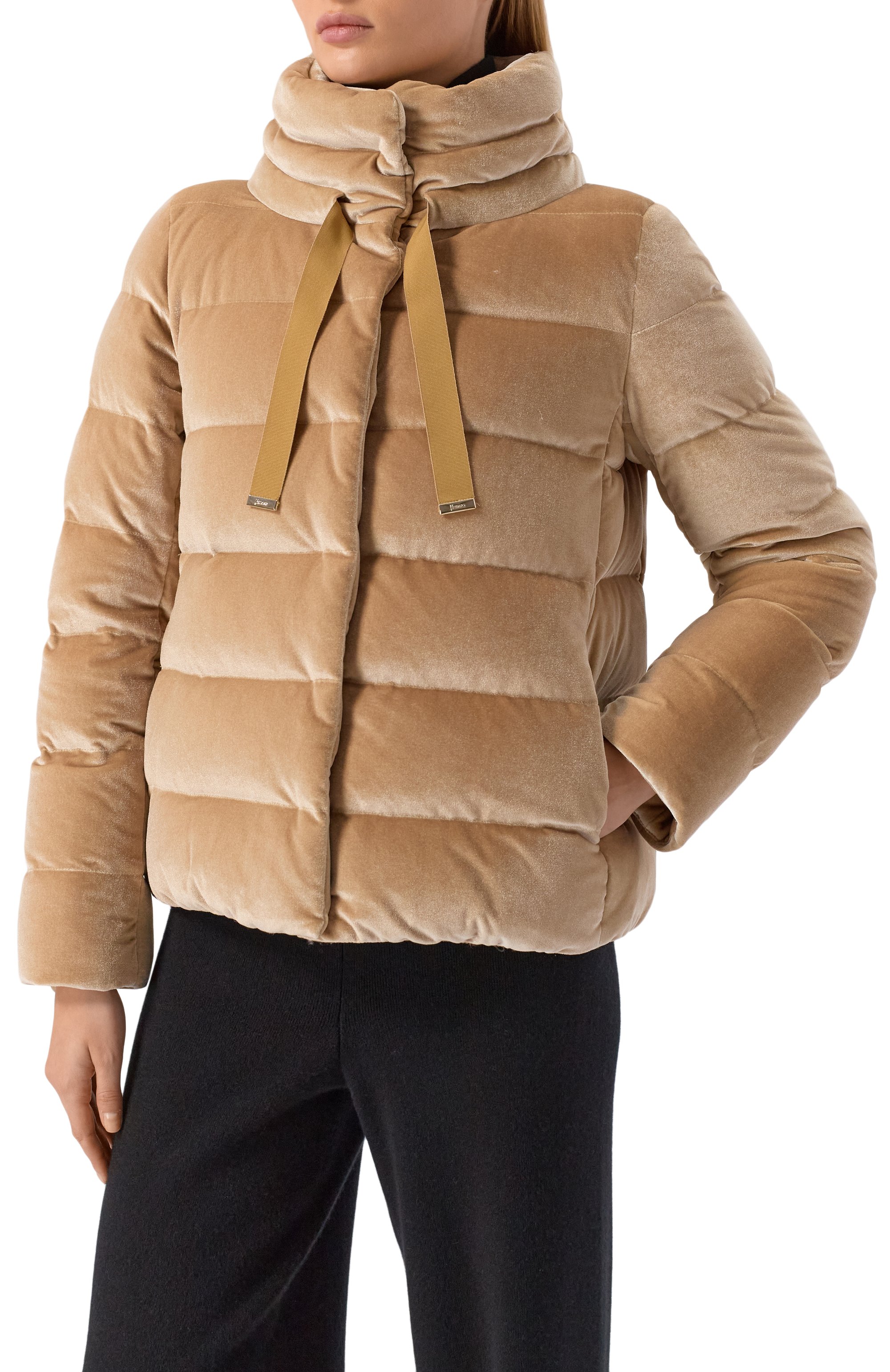 Бархатный пуховик HERNO бежевого цвета по цене 99850 руб., арт. PI002180D/15020S, фото 3 Бархатный пуховик HERNO, арт. PI002180D/15020S, фото 3