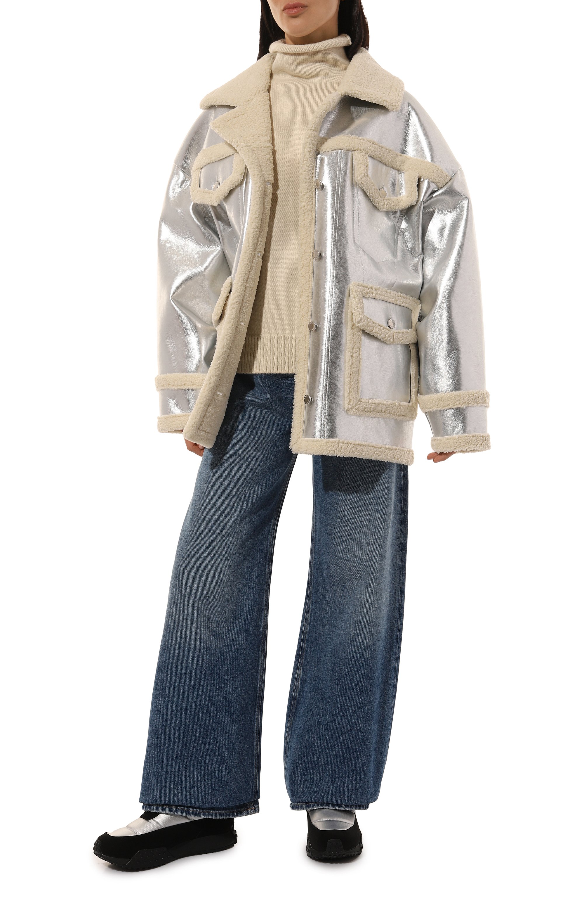 Пуховик KHRISJOY серебряного цвета по цене 282500 руб., арт. KWF24R0655/SHNY01, фото 2 Пуховик KHRISJOY, арт. KWF24R0655/SHNY01, фото 2