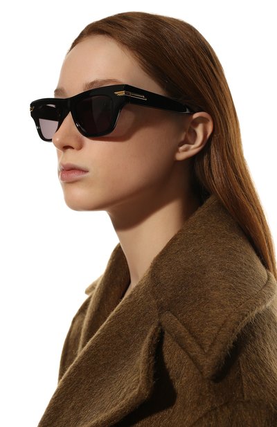 Солнцезащитные очки BOTTEGA VENETA черного цвета по цене 41700 руб., арт. BV1122S 001, фото 2 Солнцезащитные очки BOTTEGA VENETA, арт. BV1122S 001, фото 2