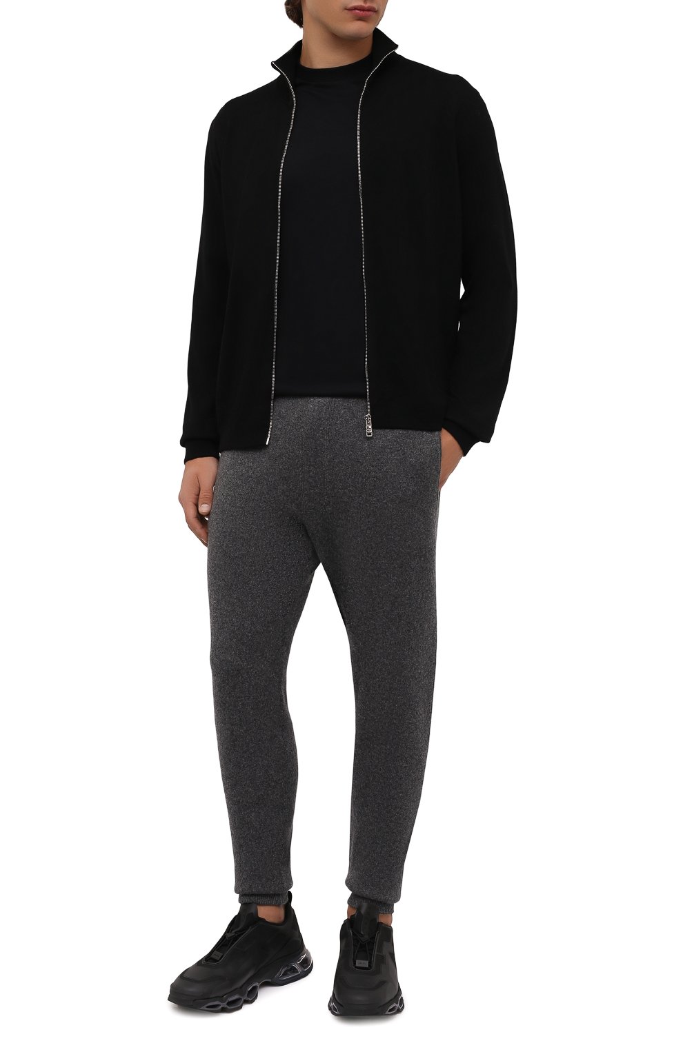 Кашемировые джоггеры PRADA темно-серого цвета по цене 330000 руб., арт. UMP83-1YB5-F0480-211, фото 2 Кашемировые джоггеры PRADA, арт. UMP83-1YB5-F0480-211, фото 2