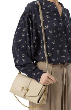 Женская сумка FERRAGAMO бежевого цвета, арт. 219795/779067 | Фото 2 (Ремень/цепочка: На ремешке; Материал: Натуральная кожа; Размер: small)