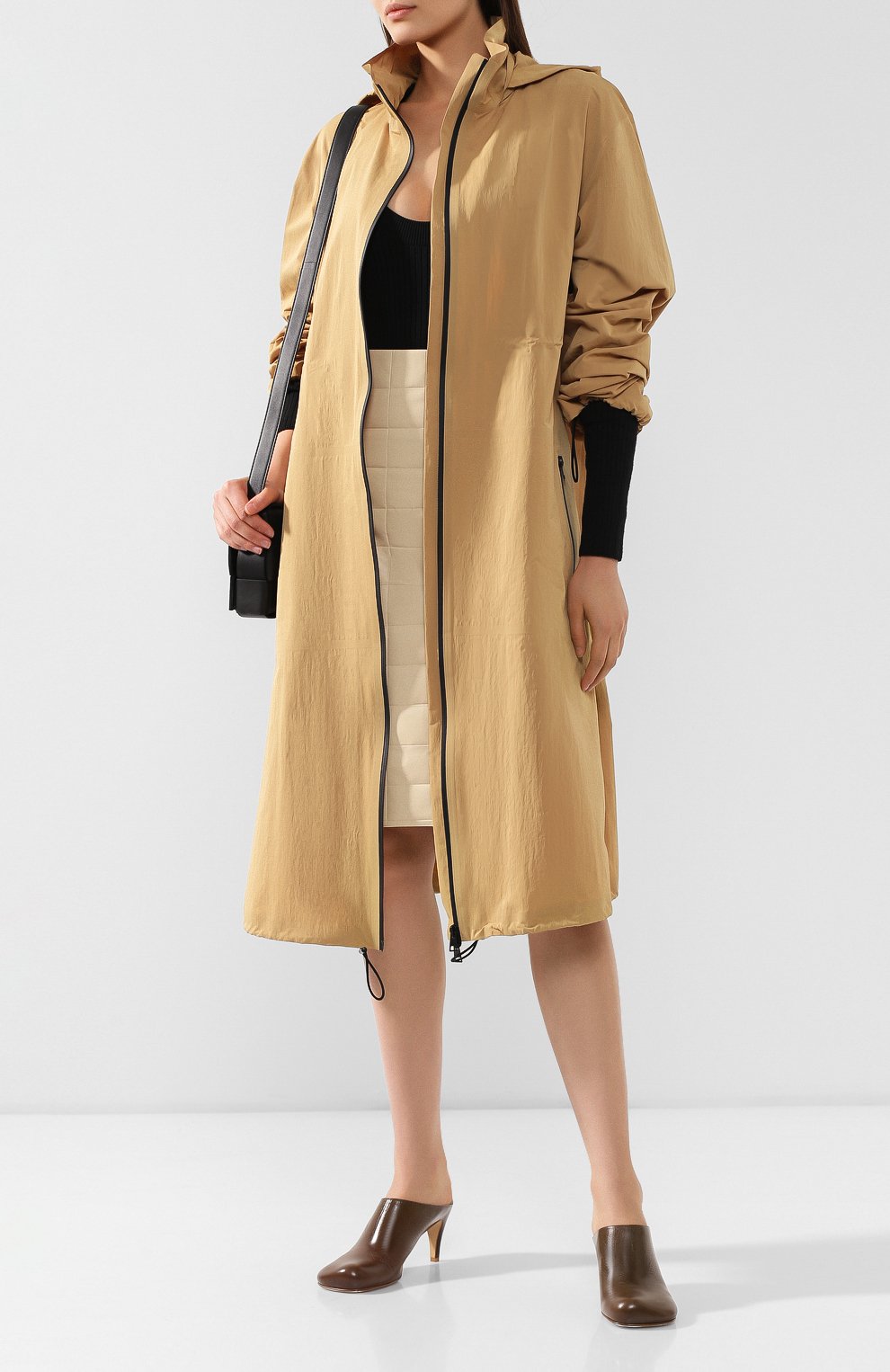 Плащ с капюшоном BOTTEGA VENETA бежевого цвета по цене 299500 руб., арт. 573034/VF4K0, фото 2 Плащ с капюшоном BOTTEGA VENETA, арт. 573034/VF4K0, фото 2