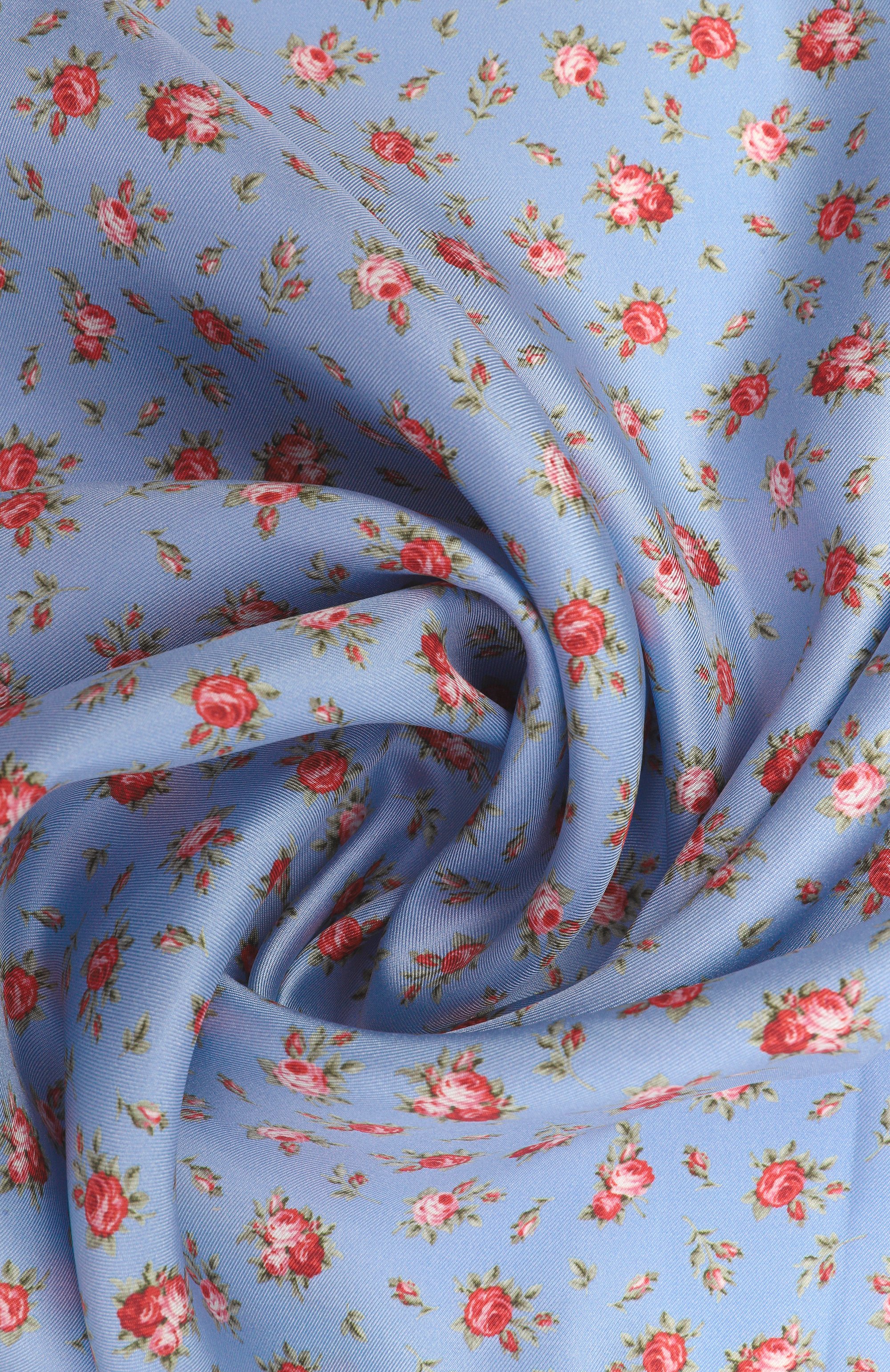 Шелковый платок DOLCE & GABBANA голубого цвета по цене 69950 руб., арт. FN090R/GDDL0, фото 3 Шелковый платок DOLCE & GABBANA, арт. FN090R/GDDL0, фото 3