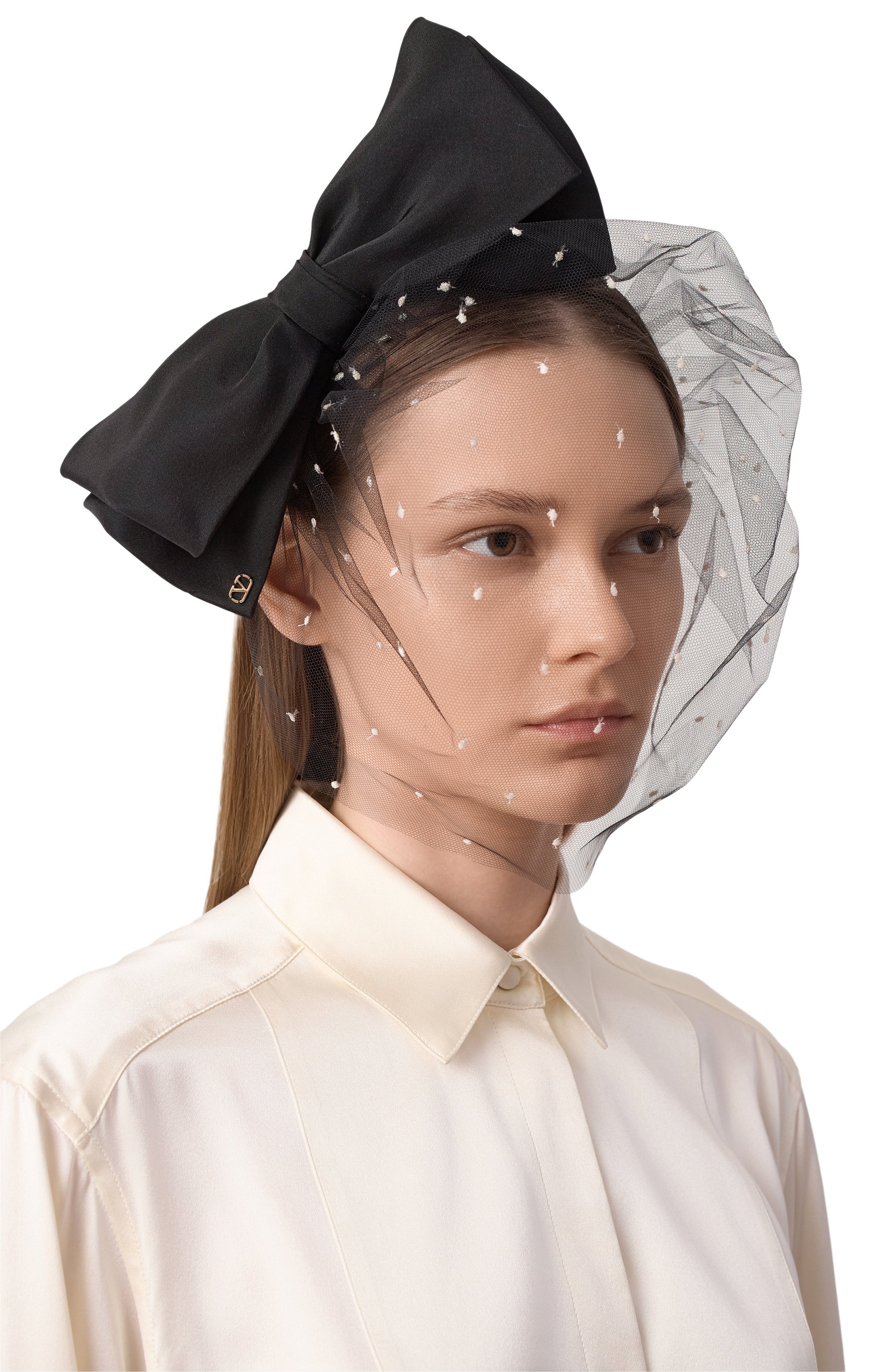 Ободок для волос VALENTINO черного цвета по цене 82300 руб., арт. 6W0HI01G/BFW, фото 2 Ободок для волос VALENTINO, арт. 6W0HI01G/BFW, фото 2