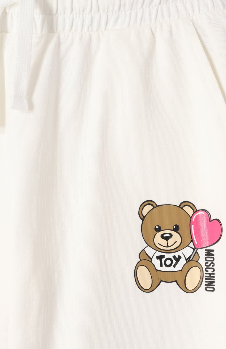 Детская комплект из толстовки и брюк MOSCHINO молочного цвета, арт. HDK033/LDA00/10-14 | Фото 7 (Рукава: Длинные; Материал внешний: Хлопок; Тематический товар: Teddy Bear; Девочки Кросс-КТ: Костюмы-спорт; Автоматизация ТО: Проставлено; Автоматизация состава: Проставлено; Ростовка одежда: 10 - 11 лет | 140 - 146см, 12 лет | 152 см, 16 лет | 164 см)