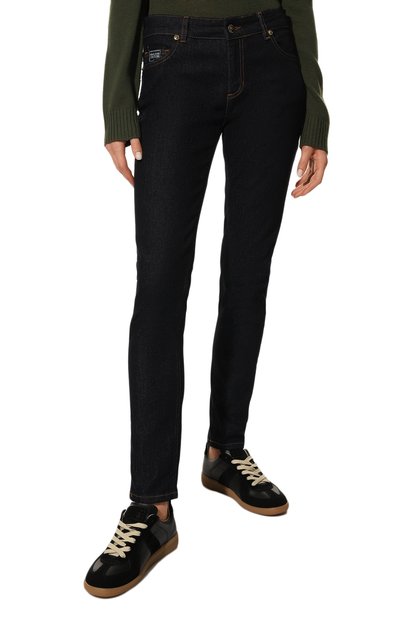 Джинсы VERSACE JEANS COUTURE темно-синего цвета по цене 23950 руб., арт. 72HAB5K3-72DP500 C SKINNY CRYSTAL RIC CURSIVE D ST, фото 3 Джинсы VERSACE JEANS COUTURE, арт. 72HAB5K3-72DP500 C SKINNY CRYSTAL RIC CURSIVE D ST, фото 3