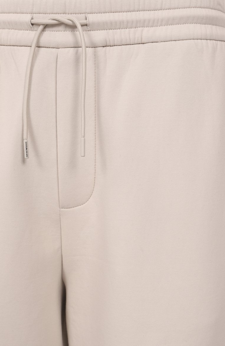 Мужские хлопковые джоггеры EMPORIO ARMANI светло-бежевого цвета, арт. EM001746/AF10013 | Фото 6 (Длина (брюки, джинсы): Стандартные; Материал внешний: Хлопок, Синтетический материал; Силуэт М (брюки): Джоггеры; Стили: Спорт-шик; Автоматизация состава: Проставлено; Автоматизация ТО: Проставлено)