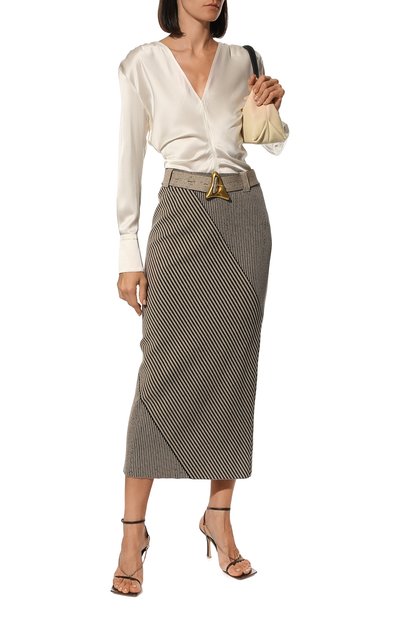 Шелковая блузка VICTORIA BECKHAM кремового цвета по цене 49600 руб., арт. 1222WTP003527A, фото 2 Шелковая блузка VICTORIA BECKHAM, арт. 1222WTP003527A, фото 2