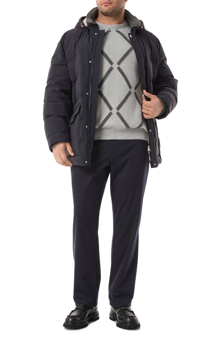 Мужской кашемировый джемпер KITON серого цвета, арт. UMK0512V381_4XL-7XL | Фото 2 (Материал внешний: Шерсть, Кашемир; Рукава: Длинные; Вырез: Круглый; Принт: С принтом; Стили: Кэжуэл; Мужское Кросс-КТ: Джемперы; Длина (для топов): Стандартные; Детали: Без декора; Автоматизация ТО: Проставлено; Автоматизация состава: Проставлено)
