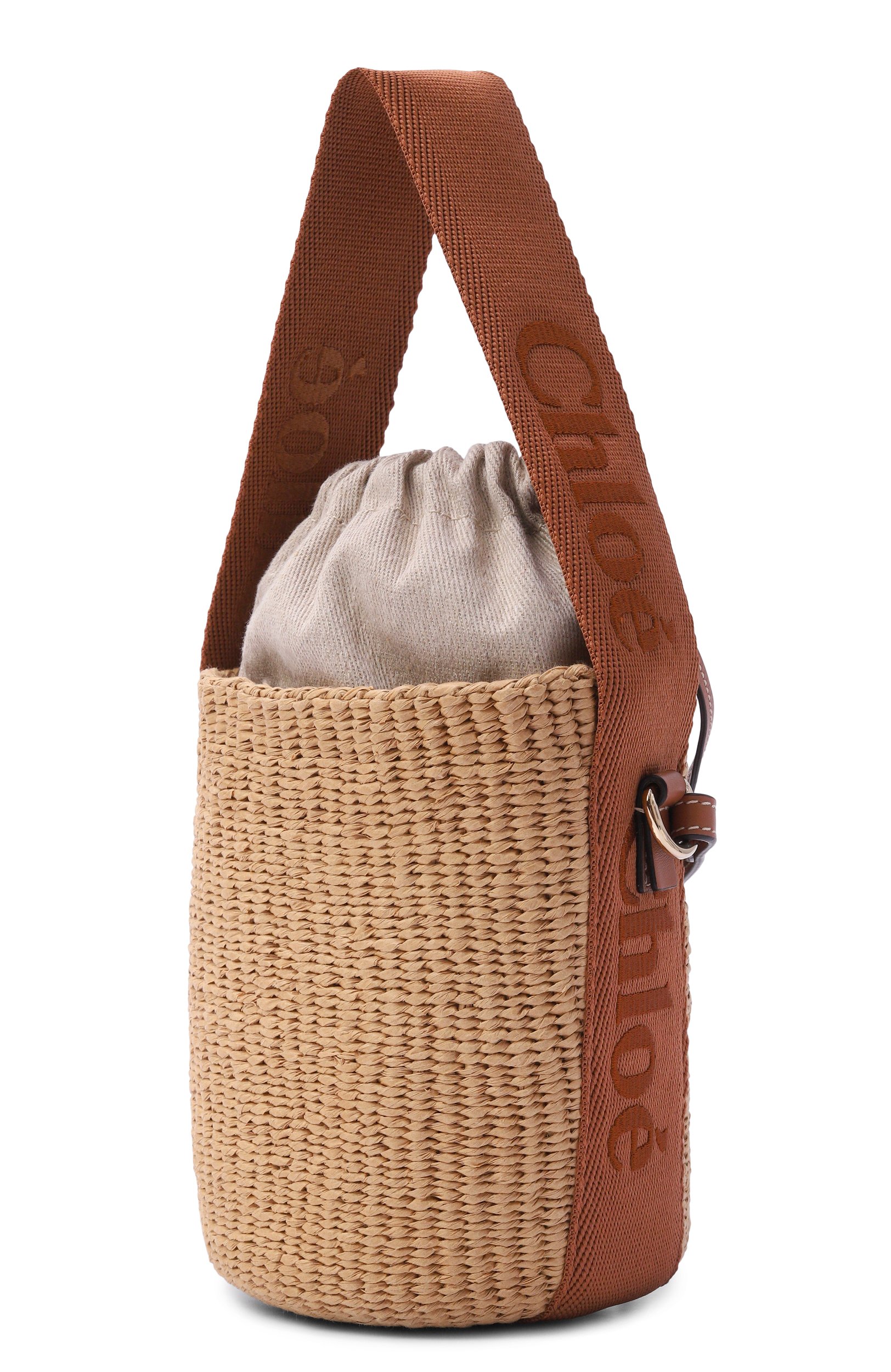 Сумка chloé x mifuko woody small CHLOÉ бежевого цвета по цене 92950 руб., арт. CHC23AS381L18, фото 4 Сумка chloé x mifuko woody small CHLOÉ, арт. CHC23AS381L18, фото 4