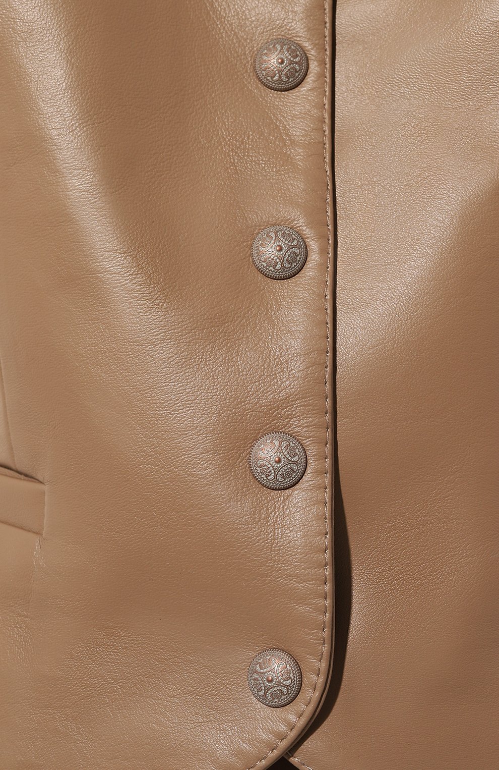 Кожаный жилет NOBLE&BRULEE темно-бежевого цвета по цене 70000 руб., арт. NB70/160224/21, фото 5 Кожаный жилет NOBLE&BRULEE, арт. NB70/160224/21, фото 5