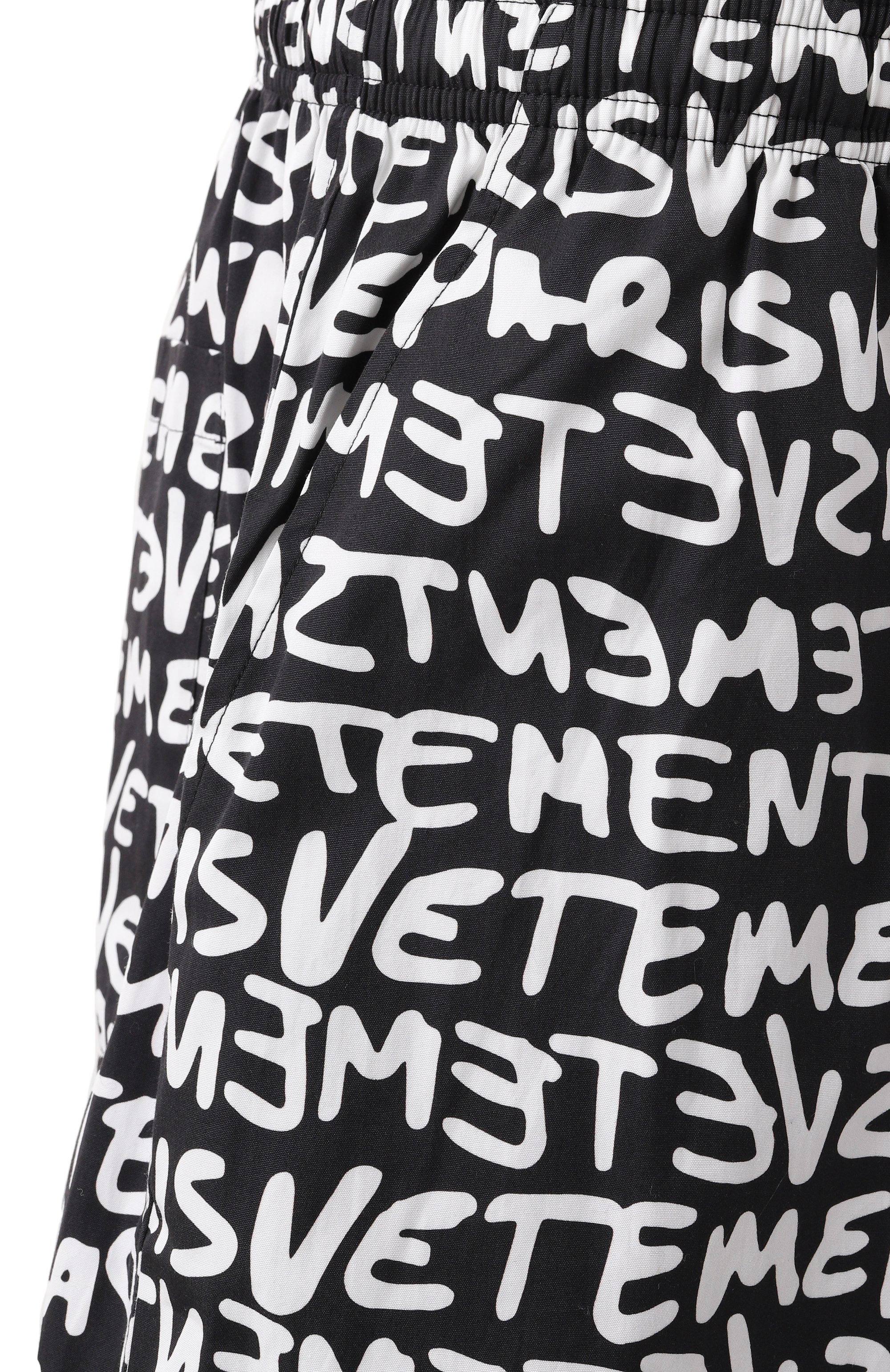 Хлопковые шорты VETEMENTS черно-белого цвета по цене 95050 руб., арт. UE64SS300BW, фото 6 Хлопковые шорты VETEMENTS, арт. UE64SS300BW, фото 6
