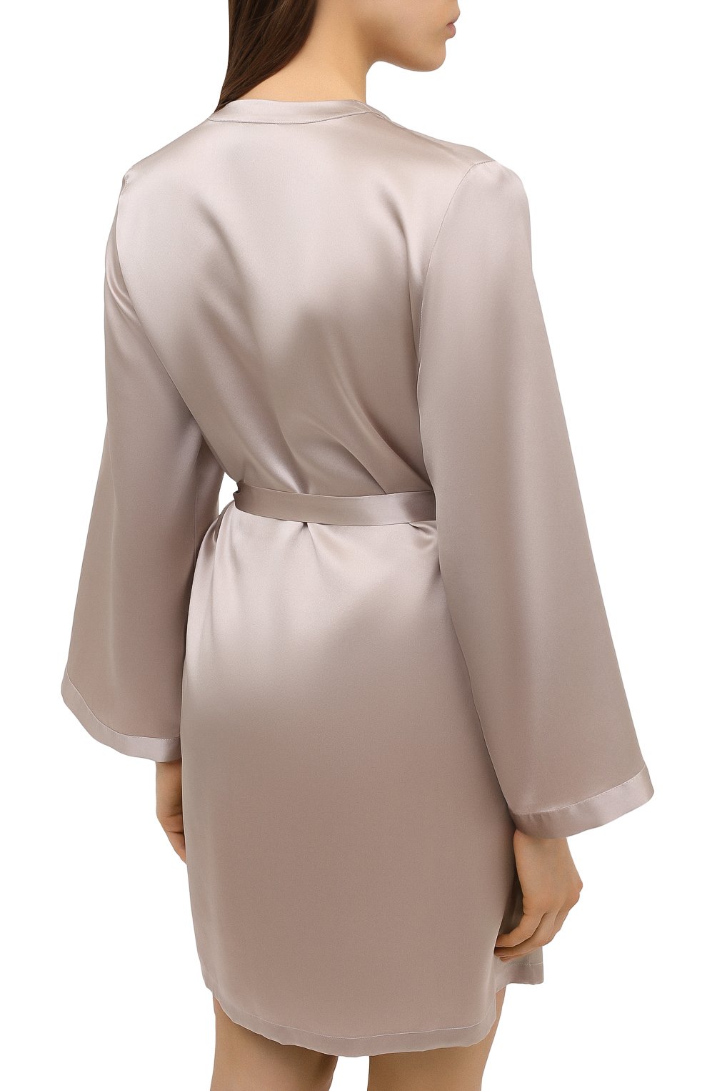 Шелковый халат MARJOLAINE светло-бежевого цвета по цене 55620 руб., арт. Laser, фото 4 Шелковый халат MARJOLAINE, арт. Laser, фото 4