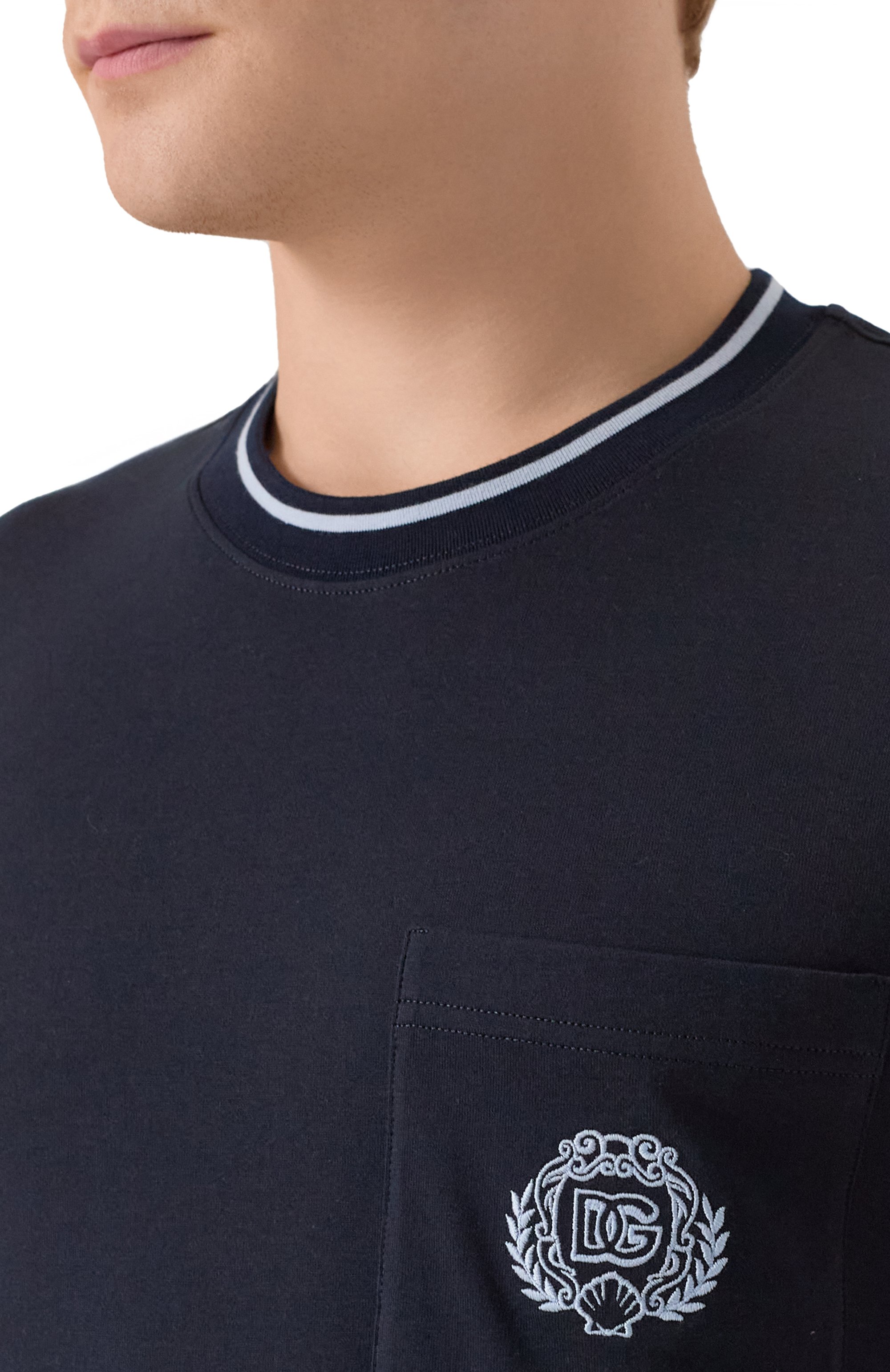 Хлопковая футболка DOLCE & GABBANA темно-синего цвета по цене 65300 руб., арт. G8RA2Z/FU7EQ, фото 5 Хлопковая футболка DOLCE & GABBANA, арт. G8RA2Z/FU7EQ, фото 5