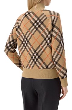 Женский шерстяной кардиган BURBERRY бежевого цвета, арт. 8094975 | Фото 4 (Драгоценные камни: Проставлено; Длина (для топов): Стандартные; Материал сплава: Проставлено; Материал внешний: Шерсть; Рукава: Длинные; Женское Кросс-КТ: кардиган-трикотаж, Кардиган-одежда; Стили: Кэжуэл)