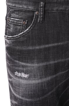Мужские джинсы DSQUARED2 темно-серого цвета, арт. S74LB1617/S30357 | Фото 6 (Длина (брюки, джинсы): Стандартные; Драгоценные камни: Проставлено; Материал сплава: Проставлено; Детали: Потертости, Делаве; Кросс-КТ: Деним; Материал внешний: Деним, Хлопок; Силуэт М (брюки): Прямые; Стили: Повседневный, Streetwear)