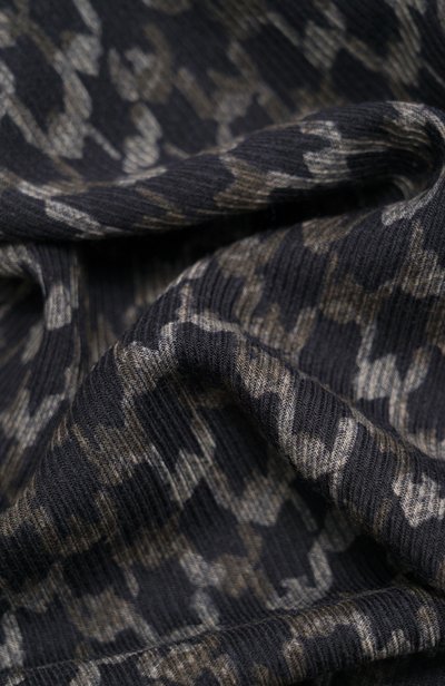 Шерстяной шарф CORNELIANI темно-синего цвета по цене 43750 руб., арт. 28B384/2A29023, фото 3 Шерстяной шарф CORNELIANI, арт. 28B384/2A29023, фото 3