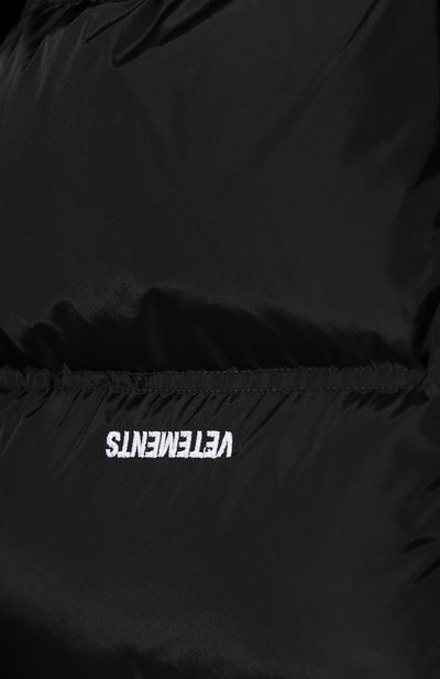Пуховик VETEMENTS черного цвета по цене 208000 руб., арт. UAH20JA833/W, фото 5 Пуховик VETEMENTS, арт. UAH20JA833/W, фото 5