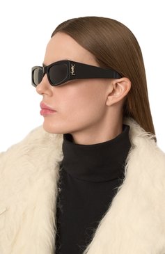 Женские солнцезащитные очки SAINT LAURENT черного цвета, арт. SL M140 001 | Фото 2 (Нос: Не проставлено; Тип очков: С/з; Региональные ограничения белый список (Axapta Mercury): Не проставлено; Материал: Пластик; Оптика Гендер: оптика-женское; Очки форма: Прямоугольные)