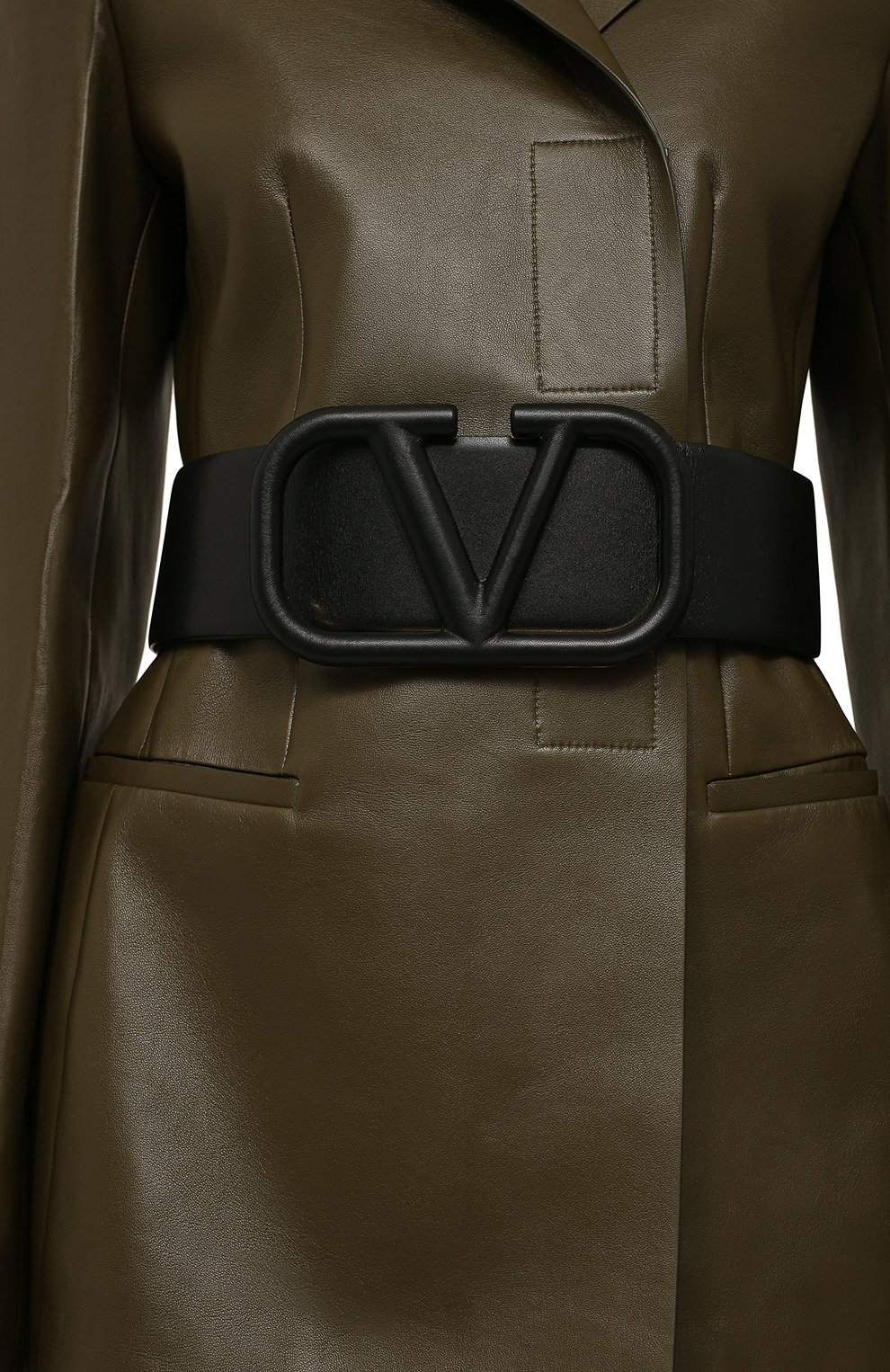 Кожаный ремень vlogo signature VALENTINO черного цвета по цене 99500 руб., арт. UW2T0S10/YEE, фото 2 Кожаный ремень vlogo signature VALENTINO, арт. UW2T0S10/YEE, фото 2