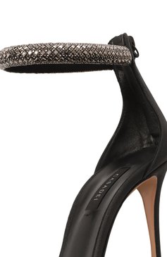 Женские босоножки stratosphere julia wonder 100 CASADEI черного цвета, арт. 1L170W1001/C2814 | Фото 7 (Подошва: Плоская; Материал сплава: Проставлено; Материал внешний: Экокожа; Материал внутренний: Натуральная кожа; Драгоценные камни: Проставлено; Каблук высота: Высокий; Каблук тип: Шпилька)