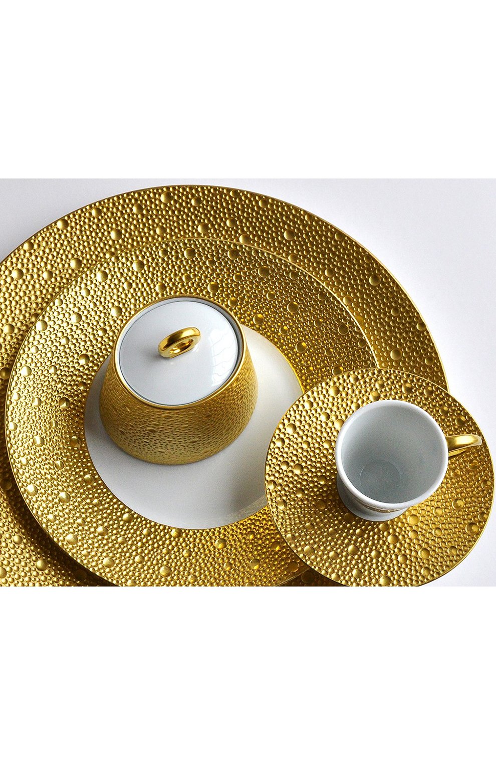 Чайная чашка с блюдцем ecume gold BERNARDAUD золотого цвета по цене 32000 руб., арт. 0739/20454, фото 2 Чайная чашка с блюдцем ecume gold BERNARDAUD, арт. 0739/20454, фото 2