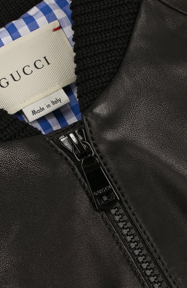 Детского кожаный бомбер GUCCI черного цвета, арт. 502054/XG587 | Фото 3 (Рукава: Длинные; Материал подклада: Хлопок; Статус проверки: Проверено, Проверена категория; Кросс-КТ: Демисезон, бомбер; Материал внешний: Натуральная кожа; Материал сплава: Проставлено, Проверено; Драгоценные камни: Проставлено; Ростовка одежда: 10 - 11 лет | 140 - 146см, 12 лет | 152 см, 8 лет | 128 см)