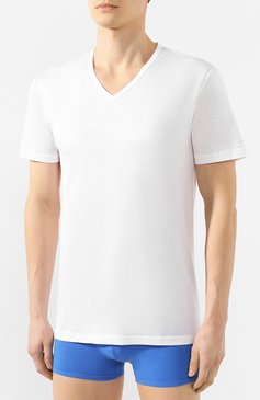 Мужская хлопковая футболка с v-образным вырезом  ZEGNA белого цвета, арт. N2M800030 | Фото 3 (Длина (для топов): Стандартные; Рукава: Короткие; Материал внешний: Хлопок; Мужское Кросс-КТ: Футболка-белье; Статус проверки: Проверена категория; Кросс-КТ: домашняя одежда; Драгоценные камни: Проставлено; Ювелирные украшения: Назначено; Материал сплава: Проставлено)